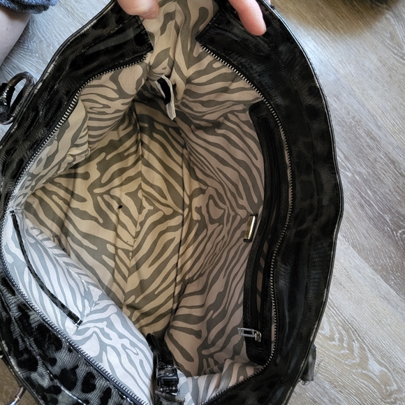 Guess Tote - Picture 2 of 2